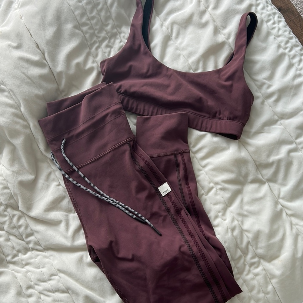 Maroon Vuori sports bra and leggings set!